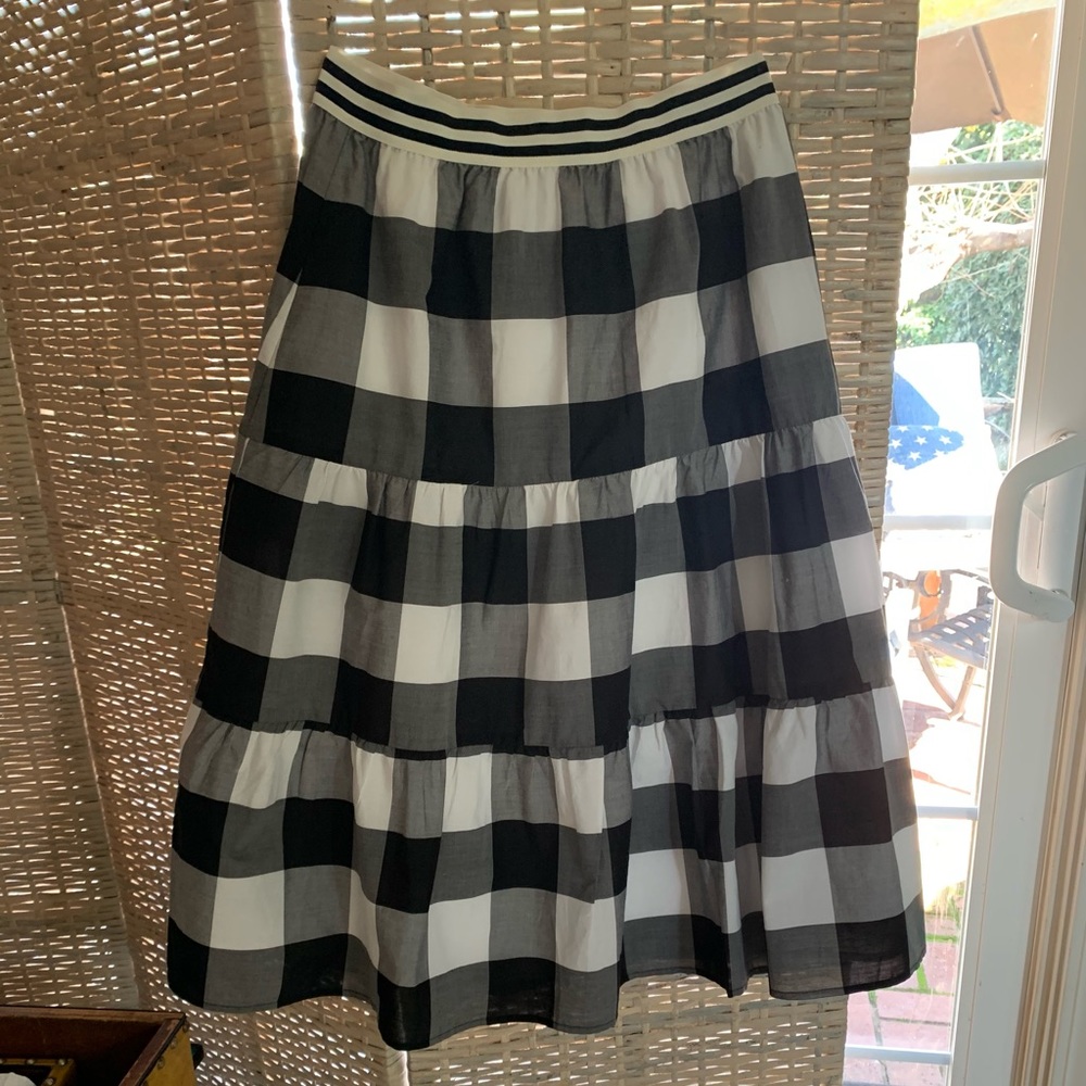 Midi pleated flare skirt.